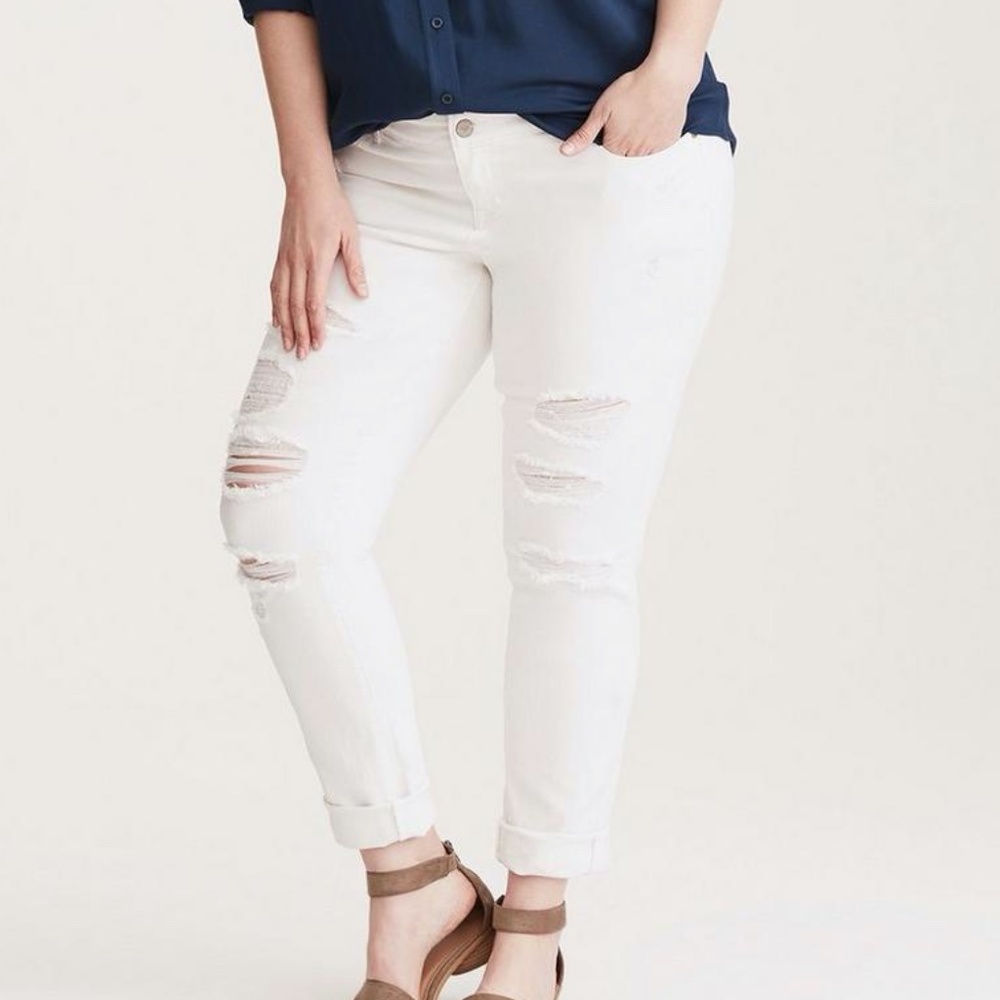 TORRID BOYFRIEND JEAN - DISTRESSED WHITE WASH  -  Size 14XS - NWT